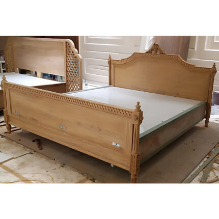 Handcrafted Wooden Bed – Classic Design from Saharanpur